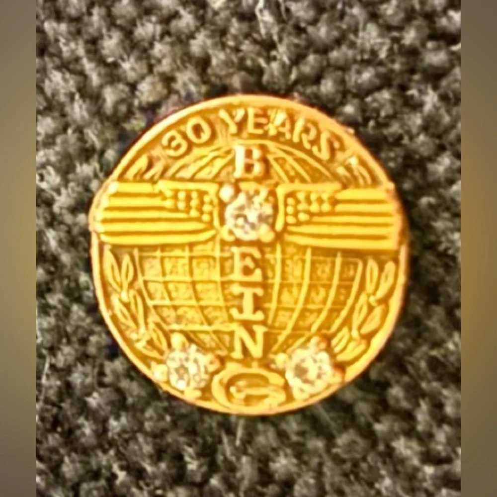Boeing 30-Year 10k Filled Gold Service Pin With Three 2 Point Diamonds